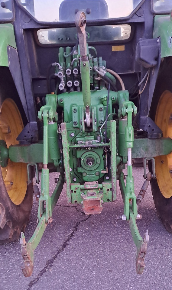 JOHN DEERE 5820 - Trator: foto 5 JOHN DEERE 5820 - Trator: foto 5