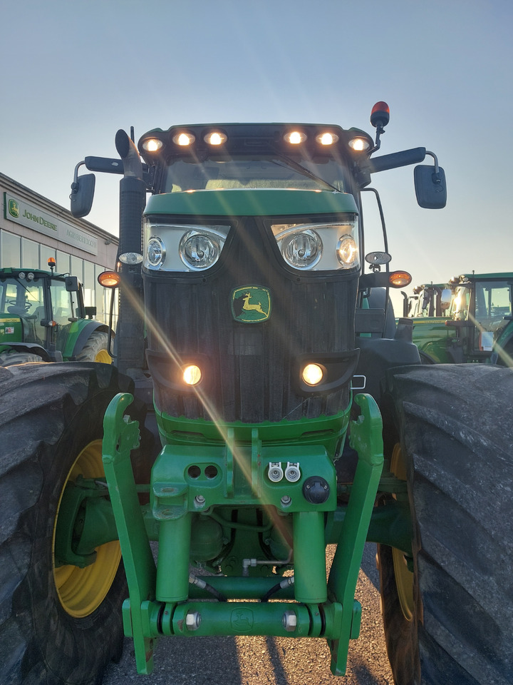 JOHN DEEREE 6210R - Trator: foto 4 JOHN DEEREE 6210R - Trator: foto 4