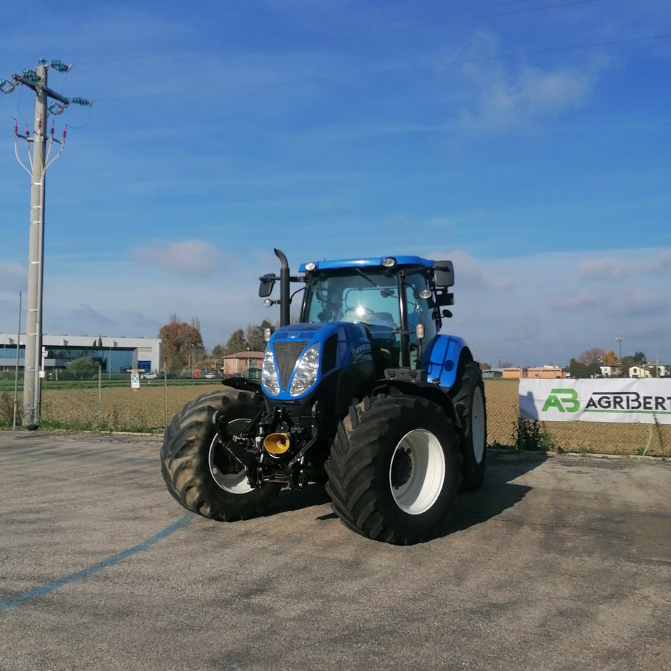 NEW HOLLAND T7 210 - Trator: foto 3 NEW HOLLAND T7 210 - Trator: foto 3