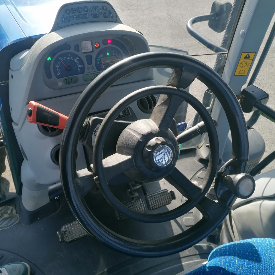 Trator NEW HOLLAND T7 210: foto 8