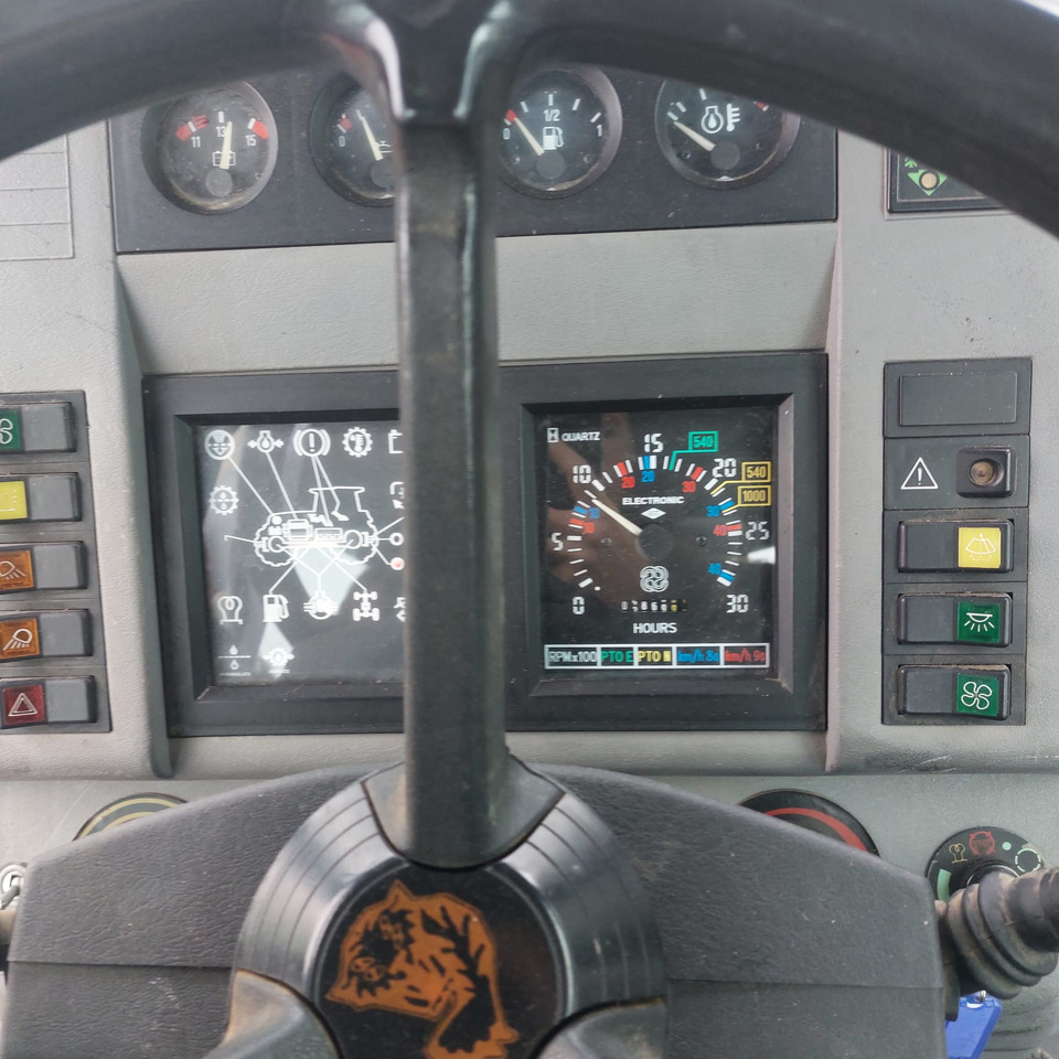 SAME TITAN 145 - Trator: foto 2 SAME TITAN 145 - Trator: foto 2