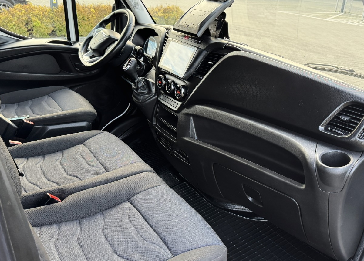 Iveco Daily L4H3 3.0 180KM Hi-matic LED KAMERA Bezwypadkowy Salon PL FV23 - Furgão: foto 5 Iveco Daily L4H3 3.0 180KM Hi-matic LED KAMERA Bezwypadkowy Salon PL FV23 - Furgão: foto 5