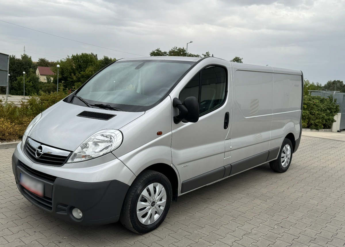 Opel Vivaro 2.0 DCI 115KM 2013 Rok SERWISOWANY Bezwypadkowy Super Stan - Furgão: foto 1 Opel Vivaro 2.0 DCI 115KM 2013 Rok SERWISOWANY Bezwypadkowy Super Stan - Furgão: foto 1