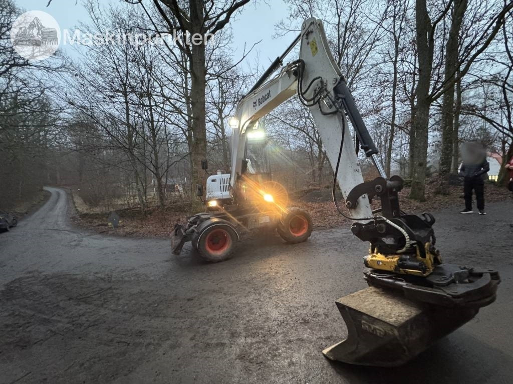 Bobcat E 55 W med Redskapsvagn samt redskap - Escavadeira de rodas: foto 4 Bobcat E 55 W med Redskapsvagn samt redskap - Escavadeira de rodas: foto 4