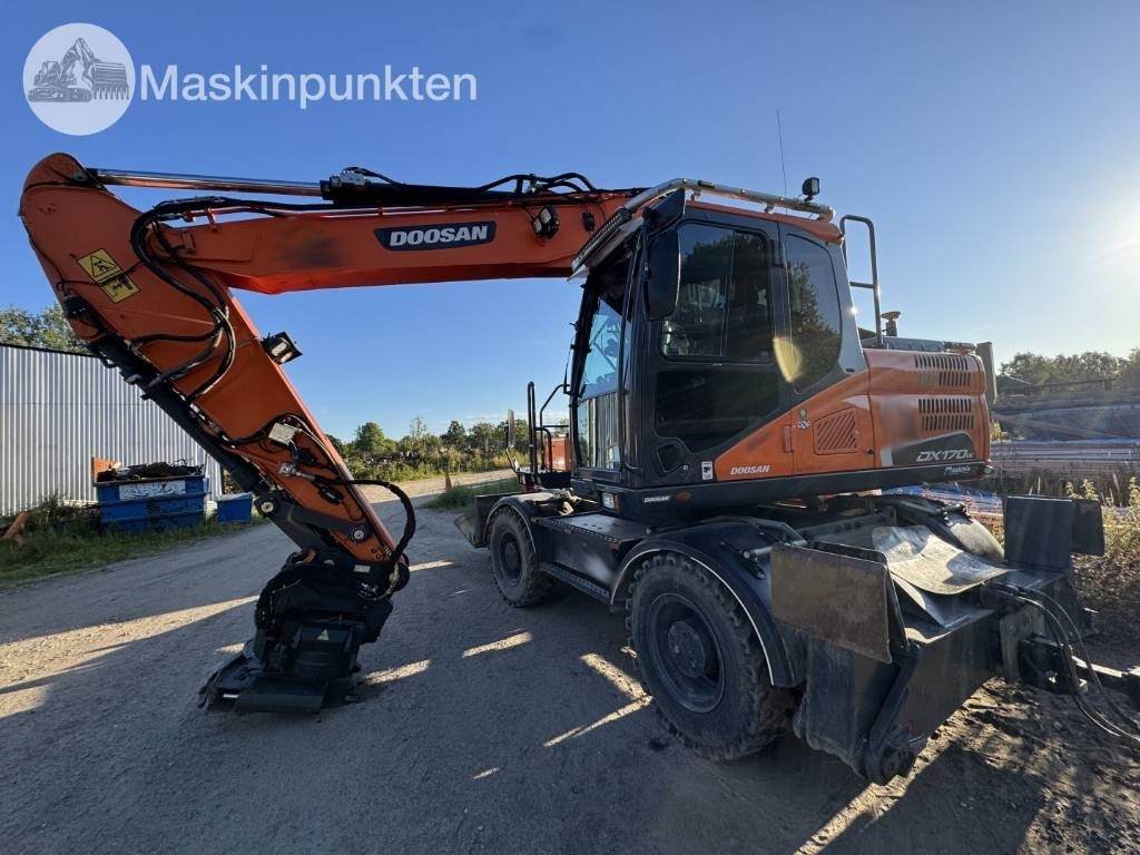 Doosan DX 170 W-5 + Tippvagn + Redskap - Escavadeira de rodas: foto 2 Doosan DX 170 W-5 + Tippvagn + Redskap - Escavadeira de rodas: foto 2