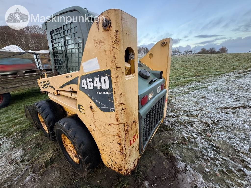 Gehl 4640 Turbo med grävaggregat - Mini pá carregadora: foto 2 Gehl 4640 Turbo med grävaggregat - Mini pá carregadora: foto 2