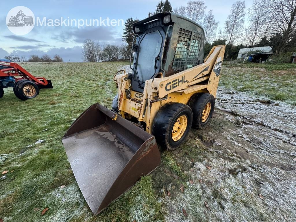 Gehl 4640 Turbo med grävaggregat - Mini pá carregadora: foto 1 Gehl 4640 Turbo med grävaggregat - Mini pá carregadora: foto 1