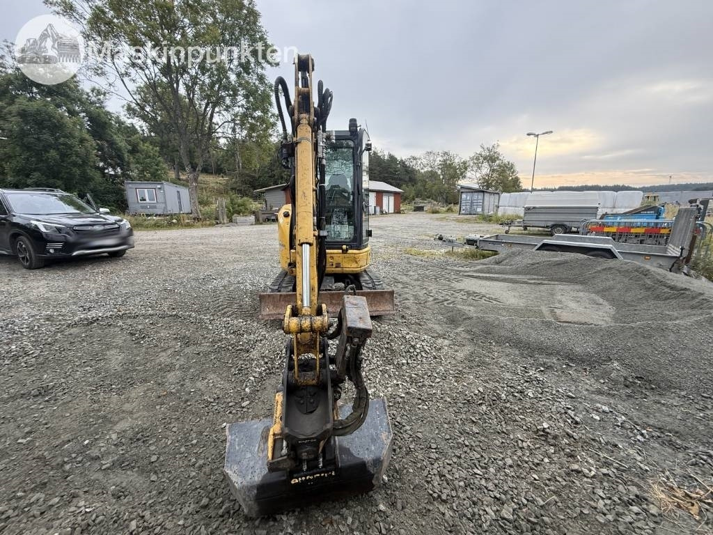 Komatsu PC 26 MR - Mini escavadeira: foto 2 Komatsu PC 26 MR - Mini escavadeira: foto 2