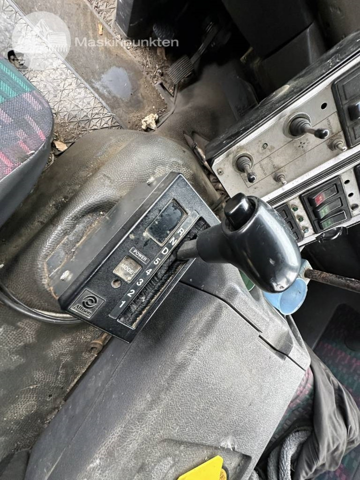 Camião polibenne Mercedes-Benz 1117 L: foto 20