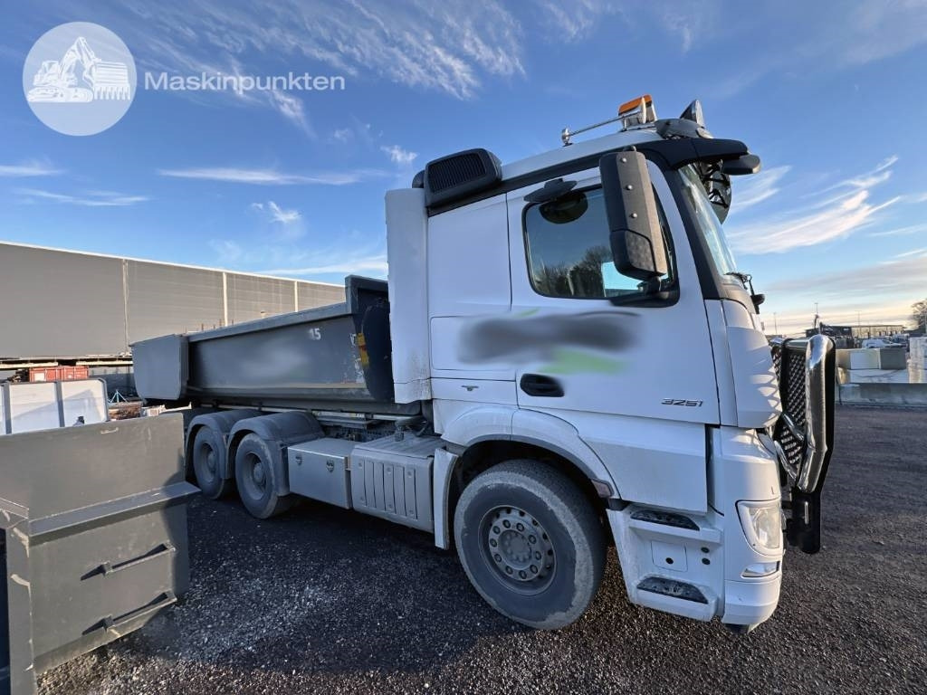 Mercedes-Benz Arocs 3251 - Camião polibenne: foto 2 Mercedes-Benz Arocs 3251 - Camião polibenne: foto 2