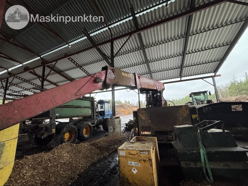 Scania P 124 G med Timberman - Camião de transporte de madeira: foto 5 Scania P 124 G med Timberman - Camião de transporte de madeira: foto 5