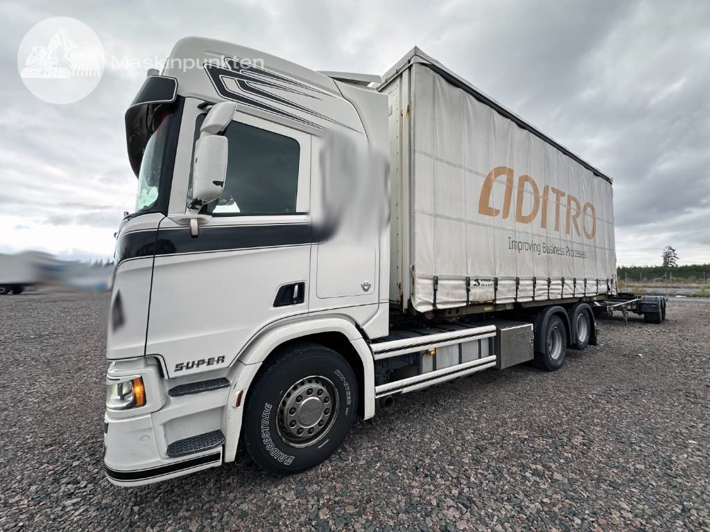 Scania R 580  - Camião transportador de contêineres/ Caixa móvel: foto 2 Scania R 580  - Camião transportador de contêineres/ Caixa móvel: foto 2