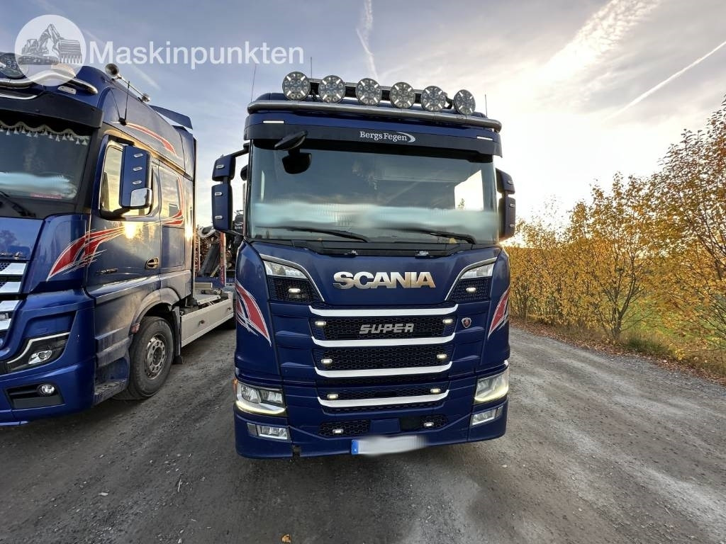 Scania R 580 timmerbil med kran  - Camião de transporte de madeira: foto 2 Scania R 580 timmerbil med kran  - Camião de transporte de madeira: foto 2
