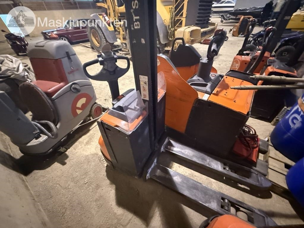 Toyota BT SWE 80 L - Empilhadeira elétrica: foto 4 Toyota BT SWE 80 L - Empilhadeira elétrica: foto 4