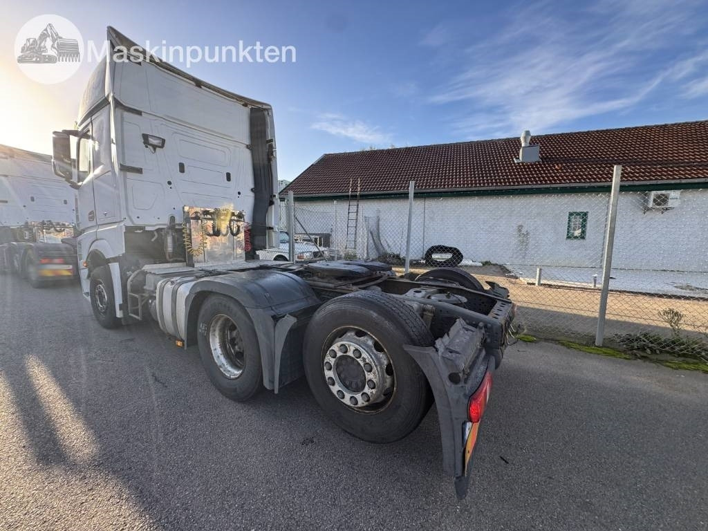 Mercedes-Benz Actros 963-4-C - Tractor: foto 2 Mercedes-Benz Actros 963-4-C - Tractor: foto 2