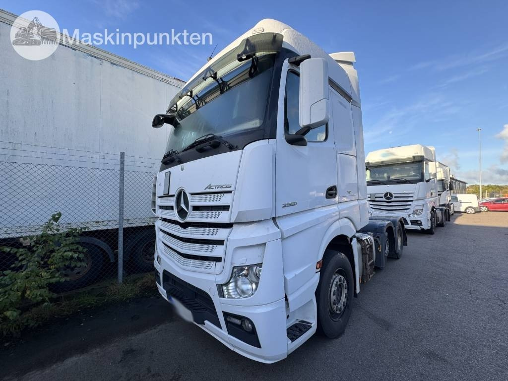 Mercedes-Benz Actros 963-4-D - Tractor: foto 1 Mercedes-Benz Actros 963-4-D - Tractor: foto 1