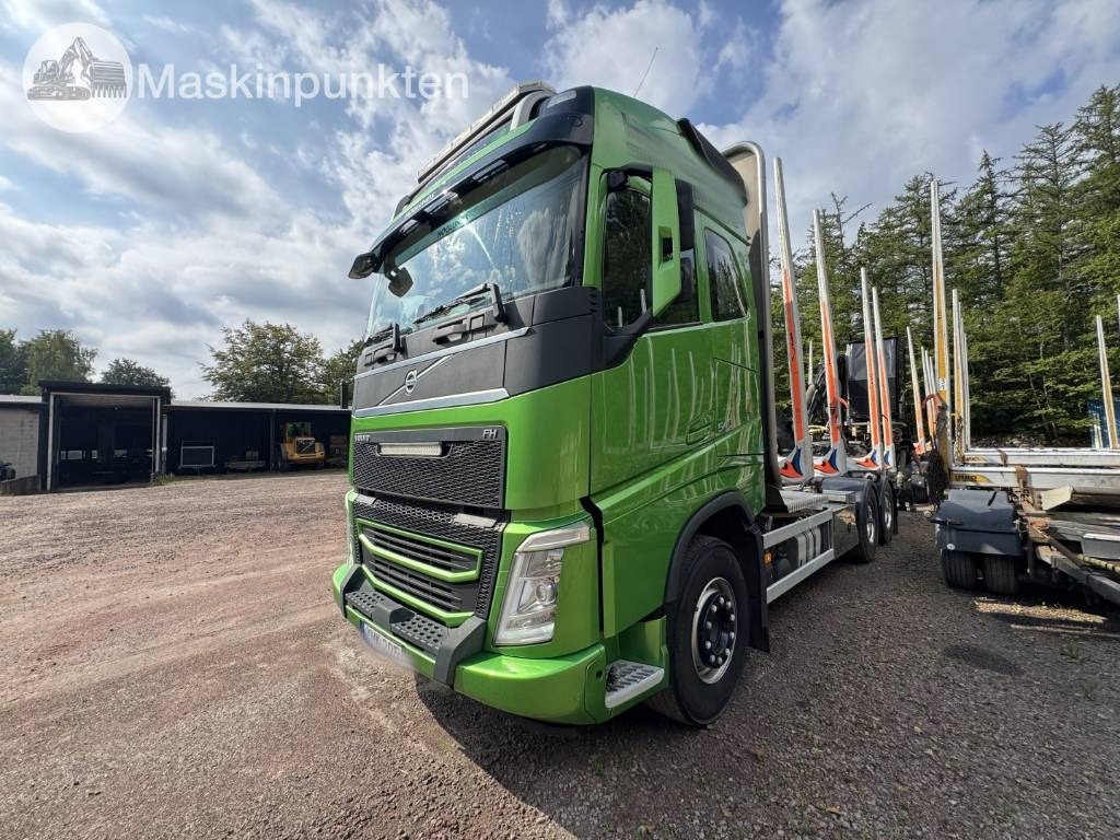 Volvo FH 16 550 - Camião de transporte de madeira: foto 1 Volvo FH 16 550 - Camião de transporte de madeira: foto 1