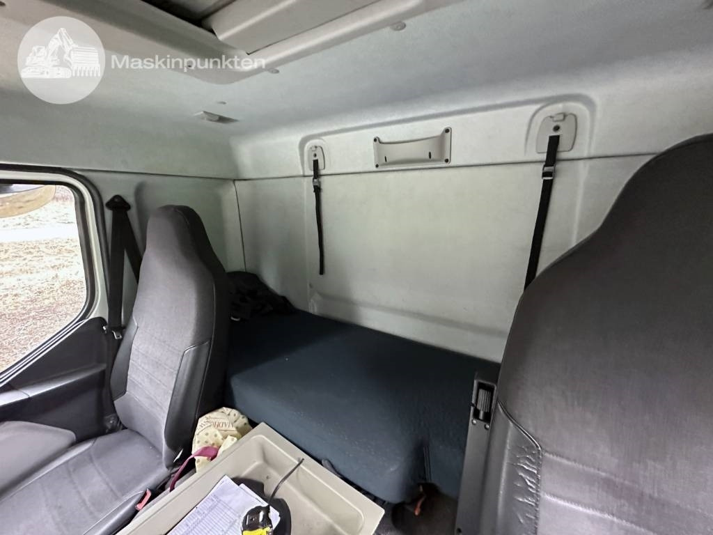 Camião frigorífico Volvo FL 240: foto 19