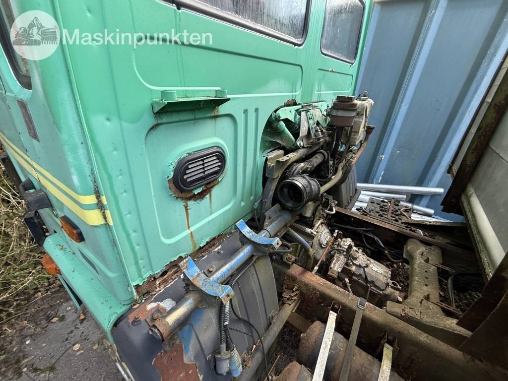 Camião basculante Volvo FL 611: foto 36