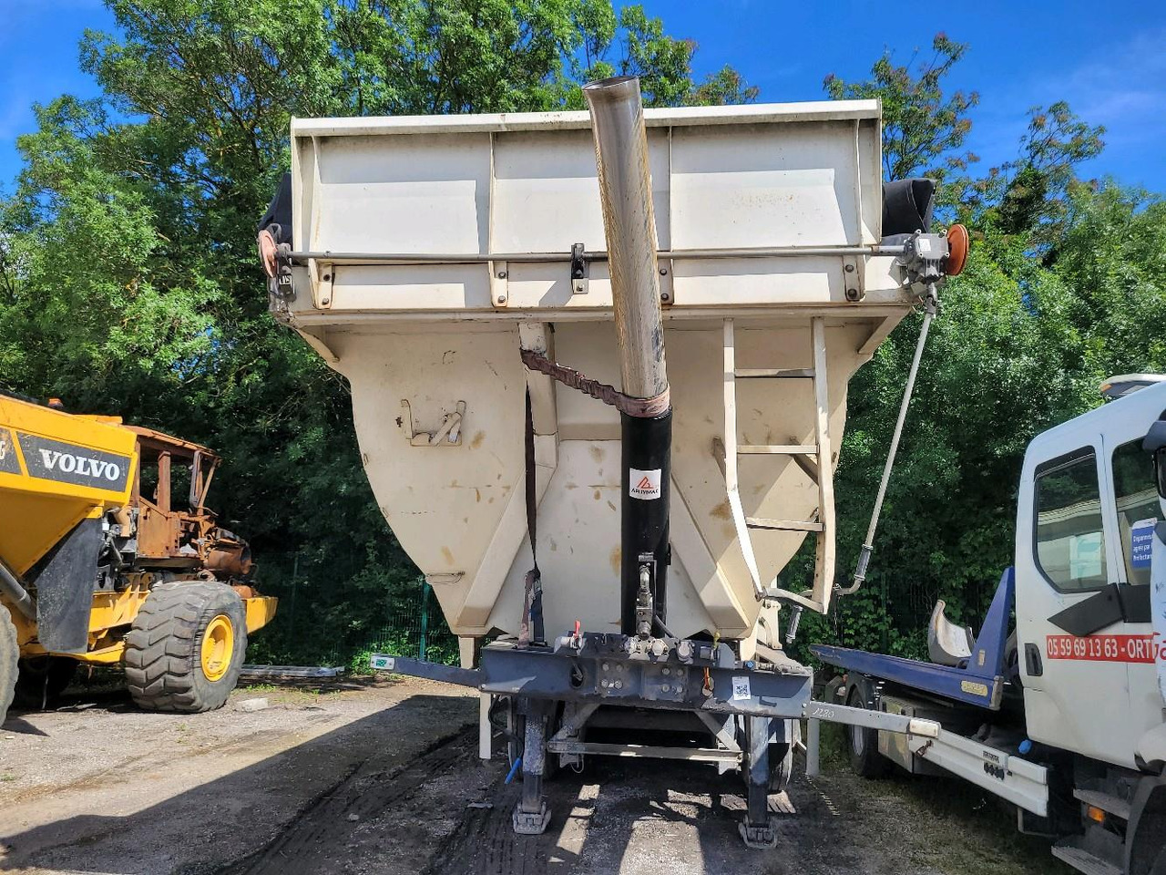 LOUAULT BENNE TP SR39 - Semi-reboque basculante: foto 2 LOUAULT BENNE TP SR39 - Semi-reboque basculante: foto 2