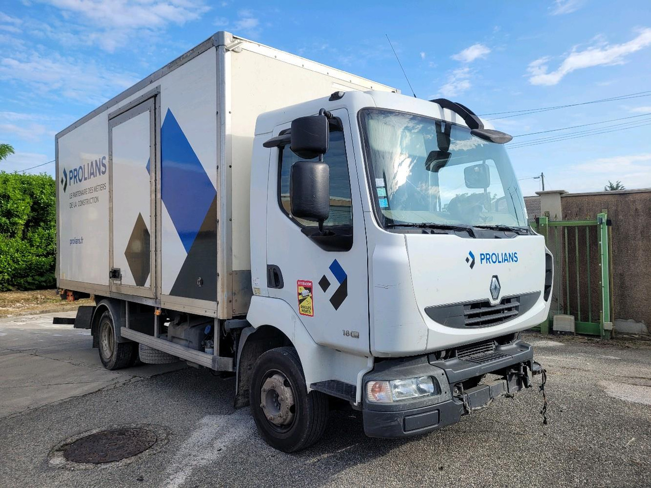 RENAULT MIDLUM 180 DXL - Camião furgão: foto 1 RENAULT MIDLUM 180 DXL - Camião furgão: foto 1