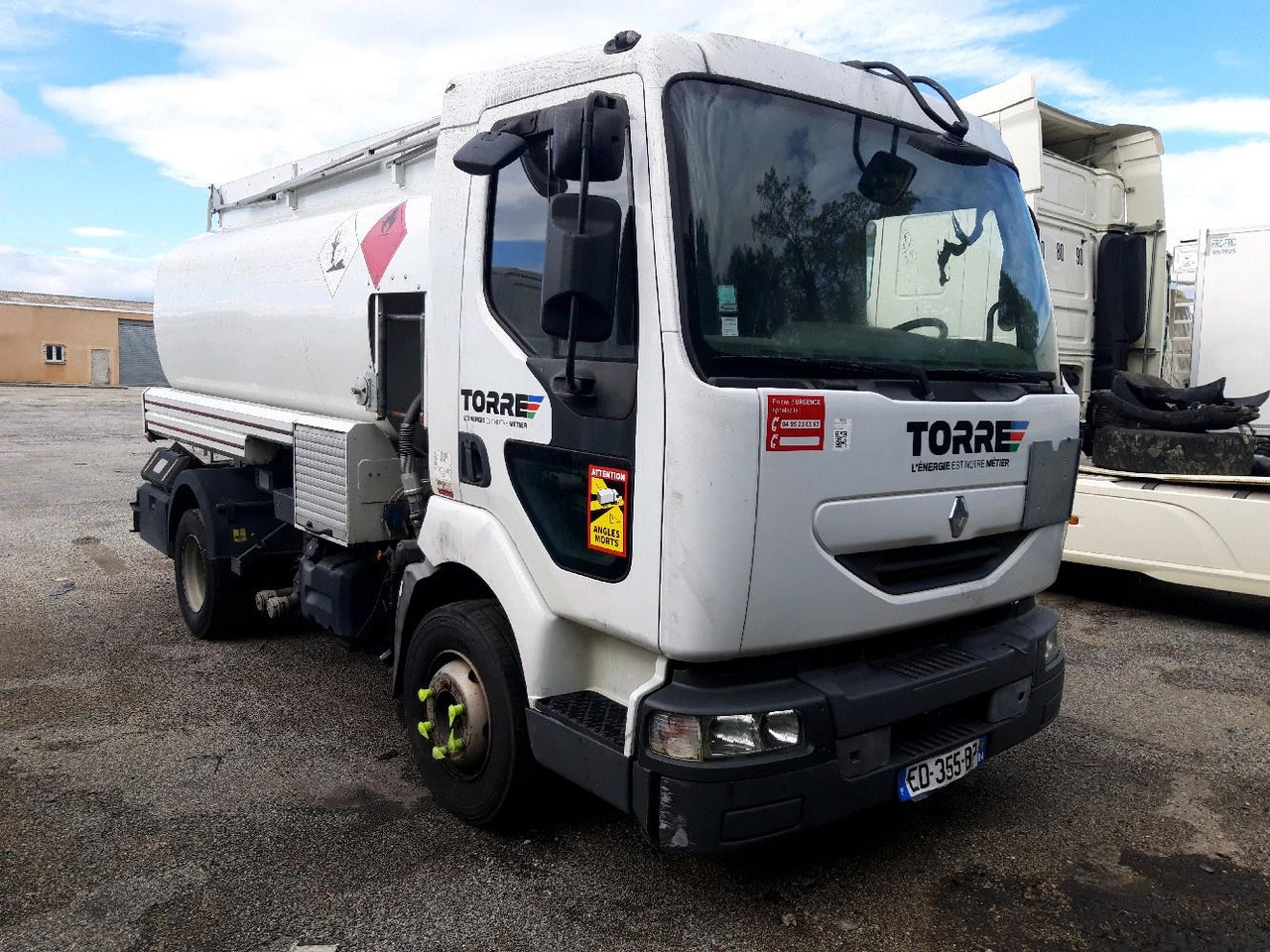 RENAULT MIDLUM CITERNE 7500 - Caminhão tanque: foto 1 RENAULT MIDLUM CITERNE 7500 - Caminhão tanque: foto 1