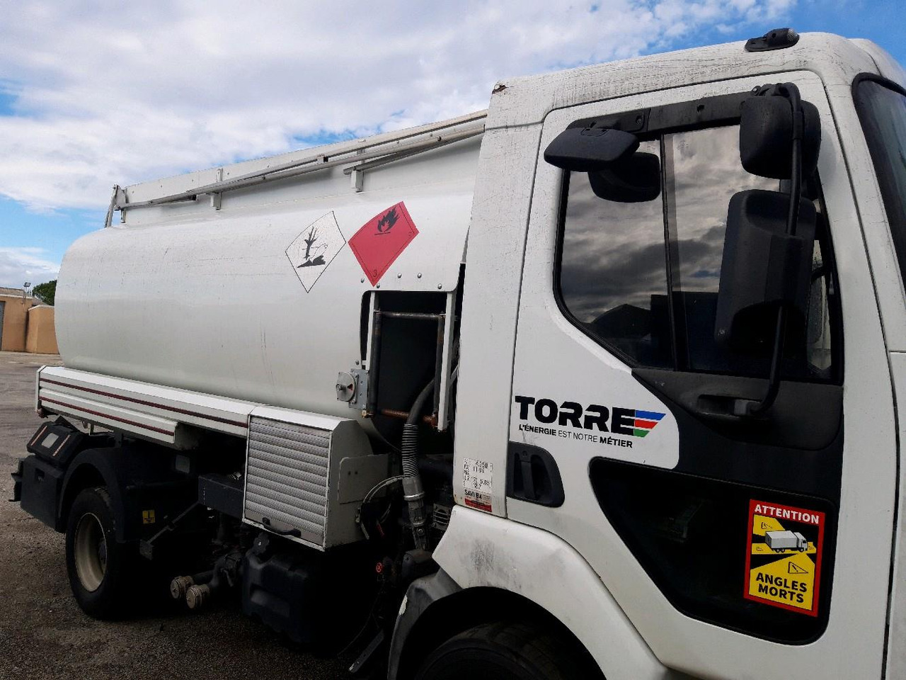 RENAULT MIDLUM CITERNE 7500 - Caminhão tanque: foto 3 RENAULT MIDLUM CITERNE 7500 - Caminhão tanque: foto 3