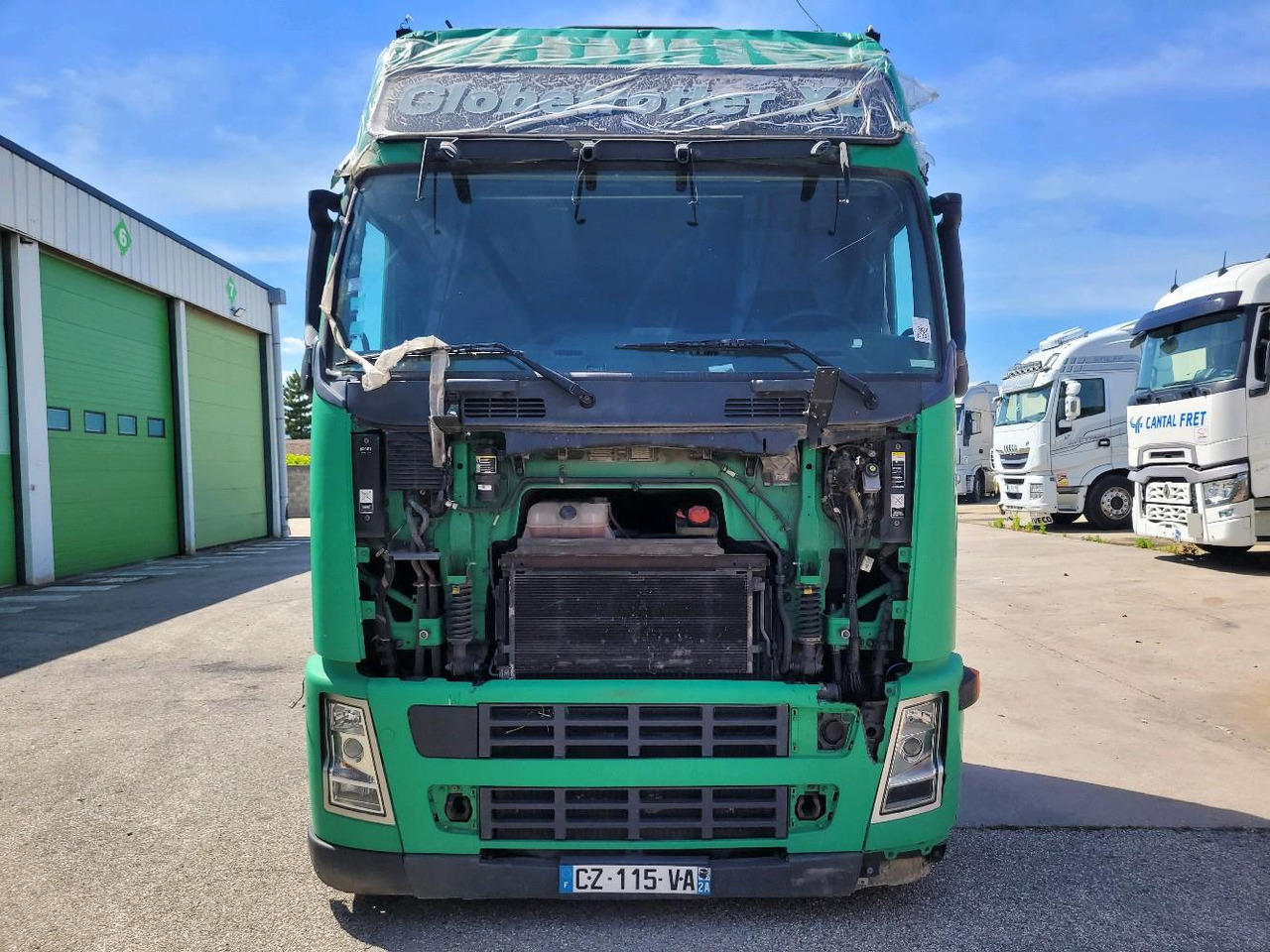 VOLVO FH12 420 GLOBETROTTER - Camião transportador de contêineres/ Caixa móvel: foto 2 VOLVO FH12 420 GLOBETROTTER - Camião transportador de contêineres/ Caixa móvel: foto 2