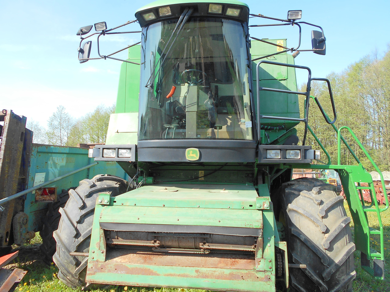 John Deere 1550 - Ceifeira debulhadora: foto 1 John Deere 1550 - Ceifeira debulhadora: foto 1