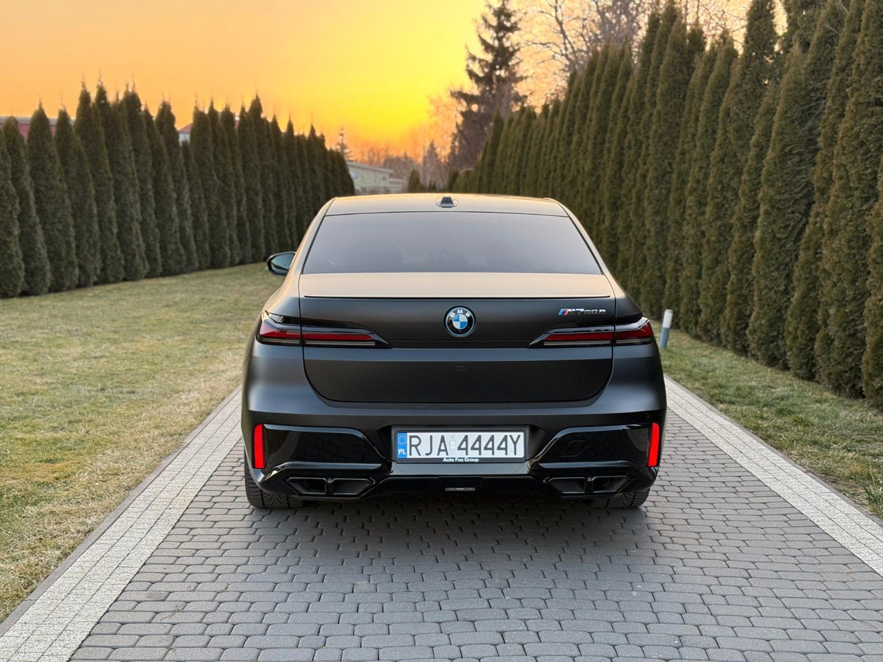 BMW M760 Baureihe 7 Lim M760 e xDrive - Sedan: foto 5 BMW M760 Baureihe 7 Lim M760 e xDrive - Sedan: foto 5
