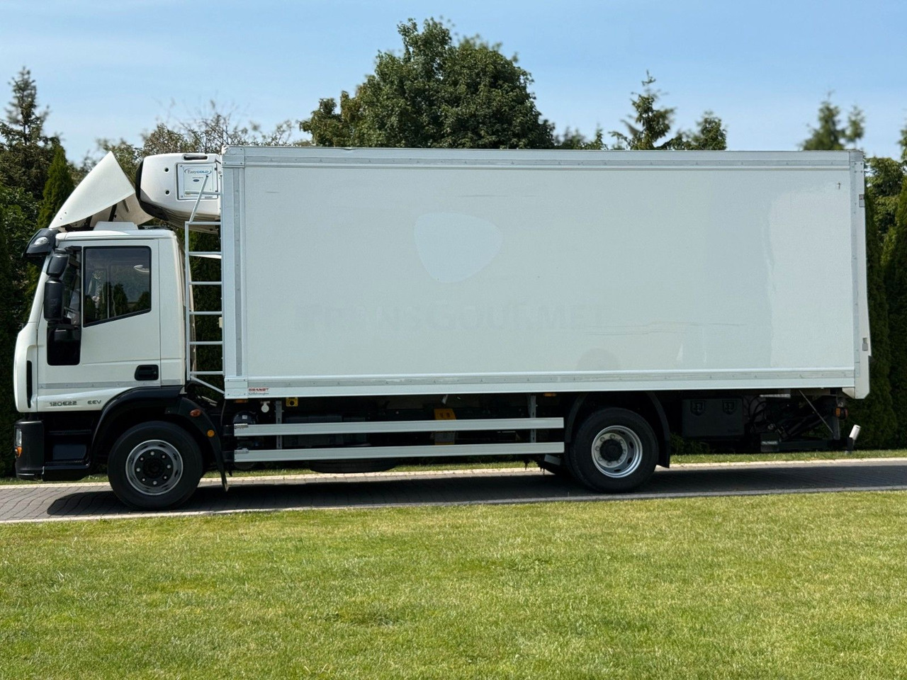 Iveco EUROCARGO 12T E22 CARRIER SUPRA 850 MT - Camião frigorífico: foto 4 Iveco EUROCARGO 12T E22 CARRIER SUPRA 850 MT - Camião frigorífico: foto 4