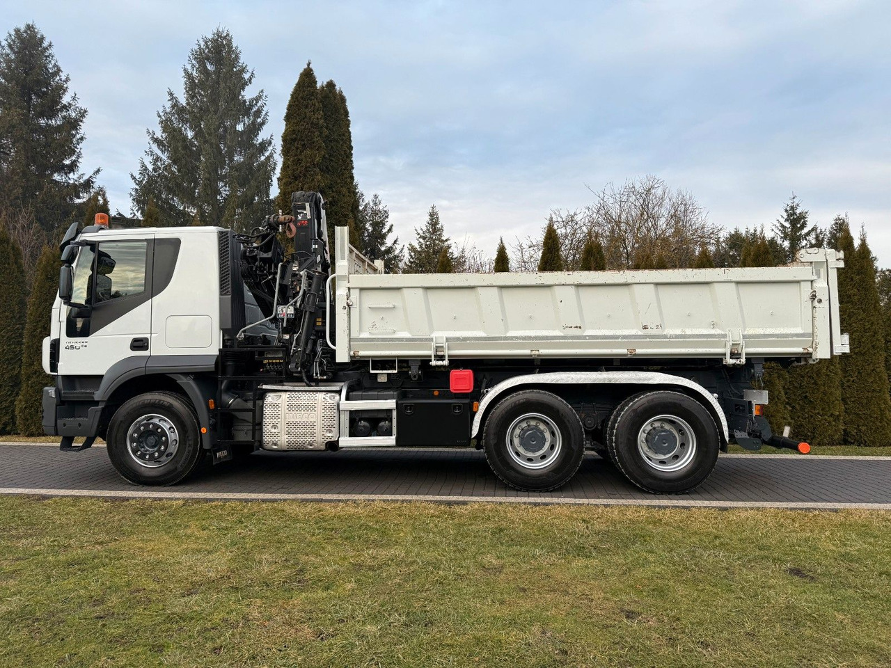 Iveco TRAKKER 450 6X4 DOUBLE HYDRO-BOARD HIAB - Camião basculante: foto 4 Iveco TRAKKER 450 6X4 DOUBLE HYDRO-BOARD HIAB - Camião basculante: foto 4