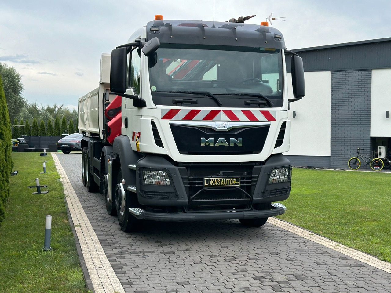 MAN TGS 440 / 8x4 /CRANE HMF 1530/ TIPPER - Camião grua: foto 4 MAN TGS 440 / 8x4 /CRANE HMF 1530/ TIPPER - Camião grua: foto 4