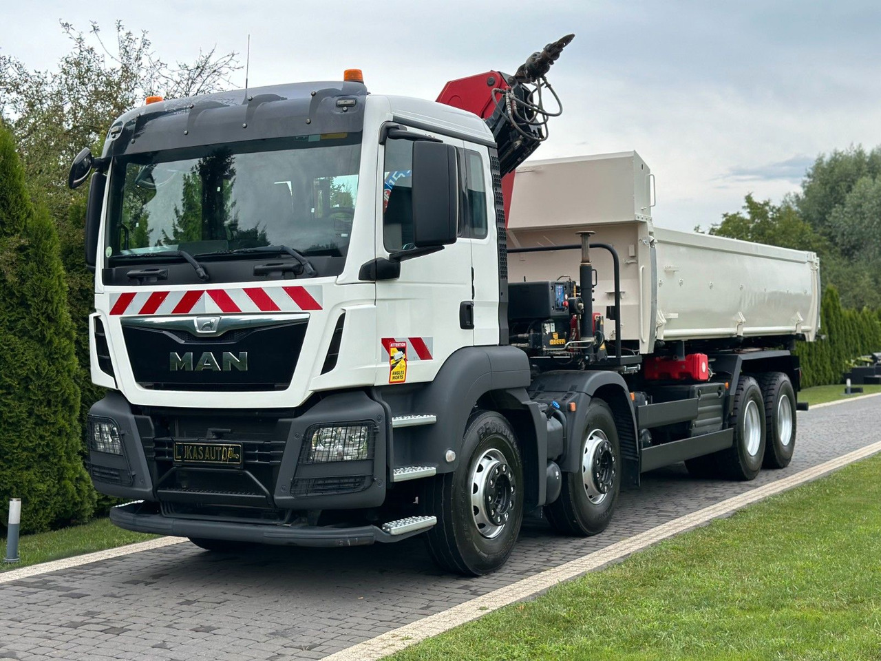 MAN TGS 440 / 8x4 /CRANE HMF 1530/ TIPPER - Camião grua: foto 2 MAN TGS 440 / 8x4 /CRANE HMF 1530/ TIPPER - Camião grua: foto 2