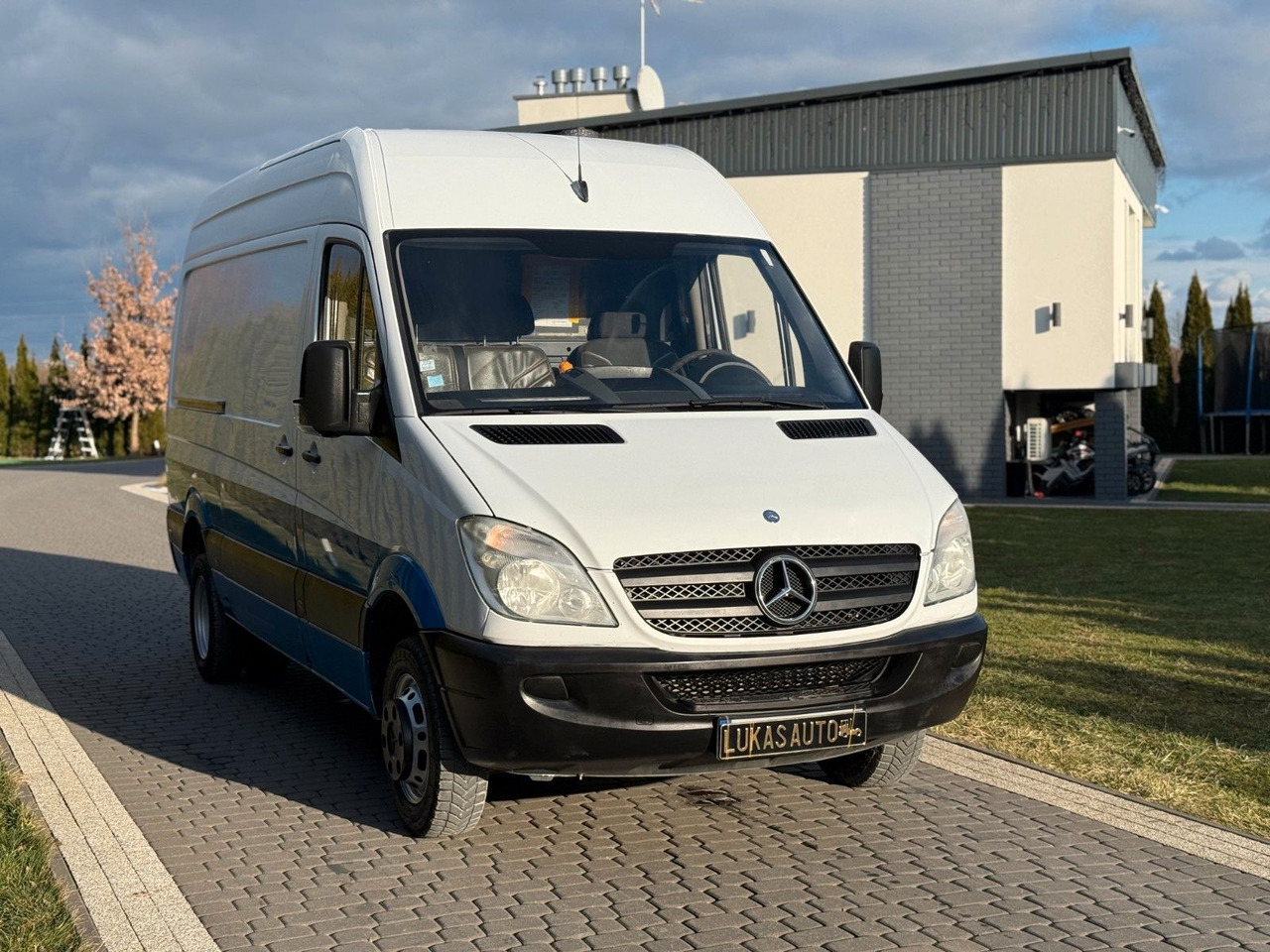 Mercedes-Benz SPRINTER 516 3,5 T FURGON - Carrinha de contentor: foto 3 Mercedes-Benz SPRINTER 516 3,5 T FURGON - Carrinha de contentor: foto 3