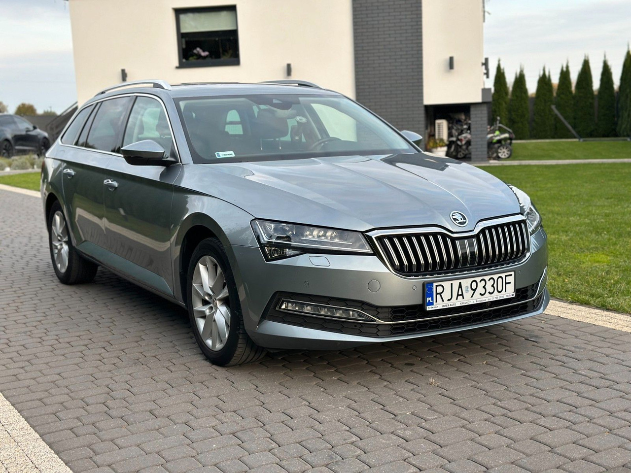Skoda Superb 2.0 TDI SCR 147kW DSG STYLE COMBI - Automóvel: foto 3 Skoda Superb 2.0 TDI SCR 147kW DSG STYLE COMBI - Automóvel: foto 3
