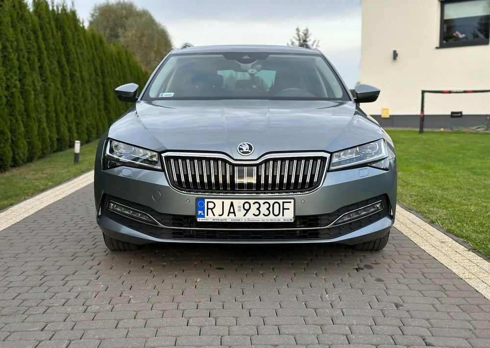 Skoda Superb 2.0 TDI SCR Style DSG - Automóvel: foto 2 Skoda Superb 2.0 TDI SCR Style DSG - Automóvel: foto 2