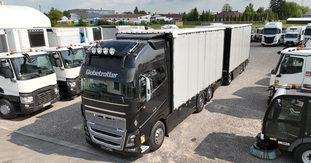 Volvo FH16 660 HP TANDEM 6x2 LIMITED EDITION - Camião de lona: foto 3 Volvo FH16 660 HP TANDEM 6x2 LIMITED EDITION - Camião de lona: foto 3