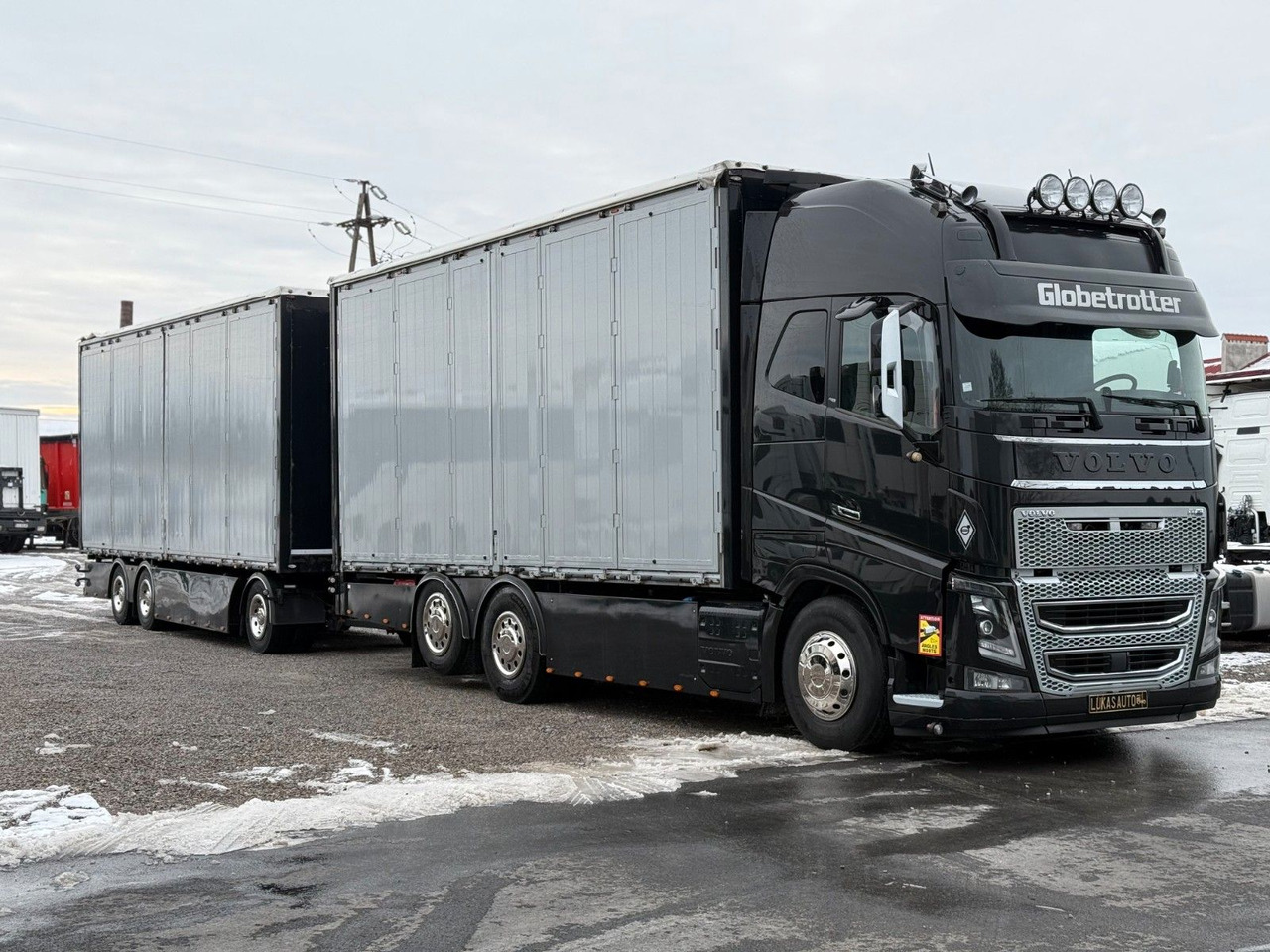 Volvo FH16 660 HP XL TANDEM 6x2 LIMITED EDITION - Camião de lona: foto 4 Volvo FH16 660 HP XL TANDEM 6x2 LIMITED EDITION - Camião de lona: foto 4