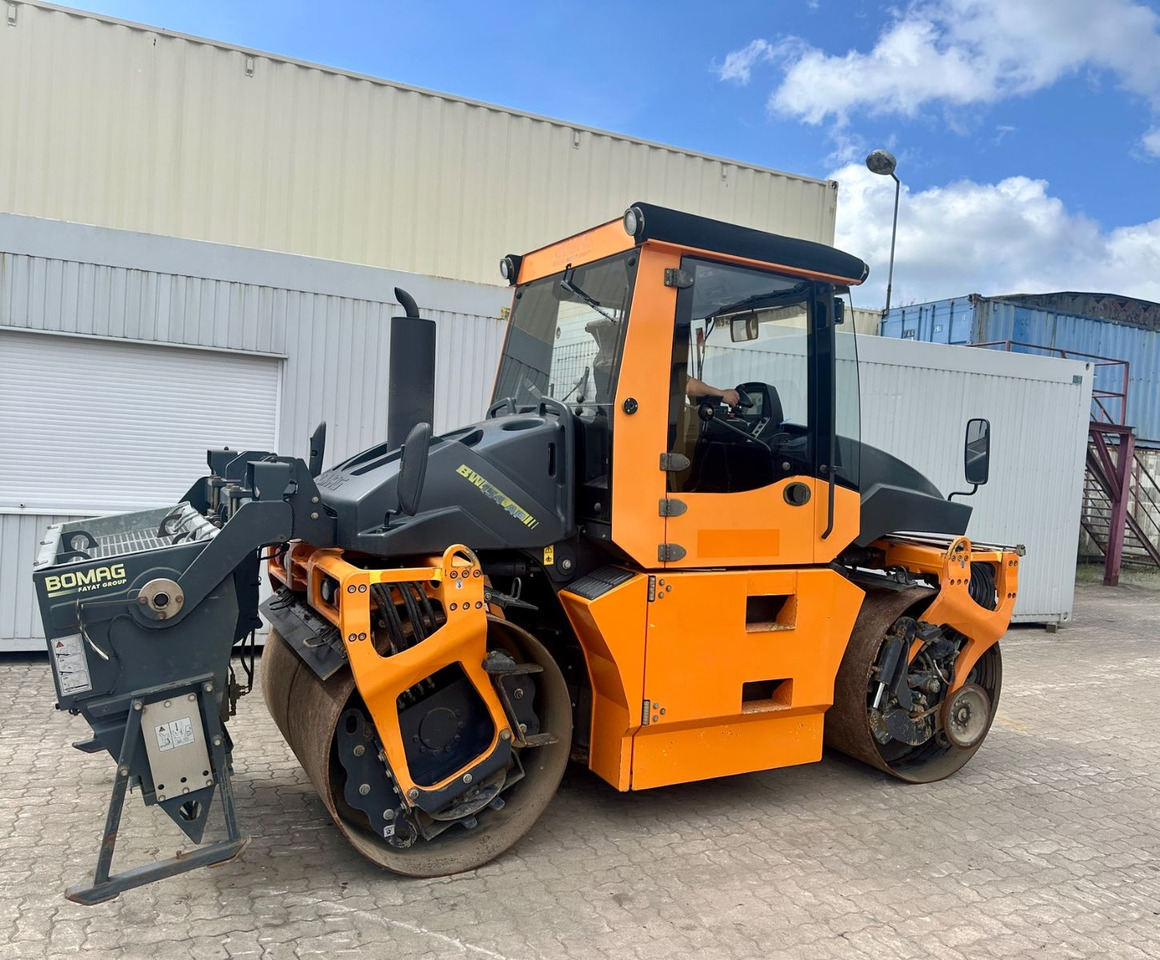 BOMAG 154AP-AM / Streuer / Deutsche Maschine - Compactador de asfalto: foto 4 BOMAG 154AP-AM / Streuer / Deutsche Maschine - Compactador de asfalto: foto 4