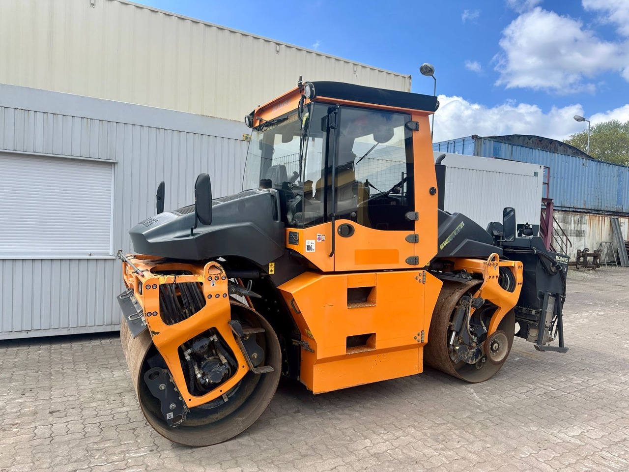 BOMAG 154AP-AM / Streuer / Deutsche Maschine - Compactador de asfalto: foto 2 BOMAG 154AP-AM / Streuer / Deutsche Maschine - Compactador de asfalto: foto 2