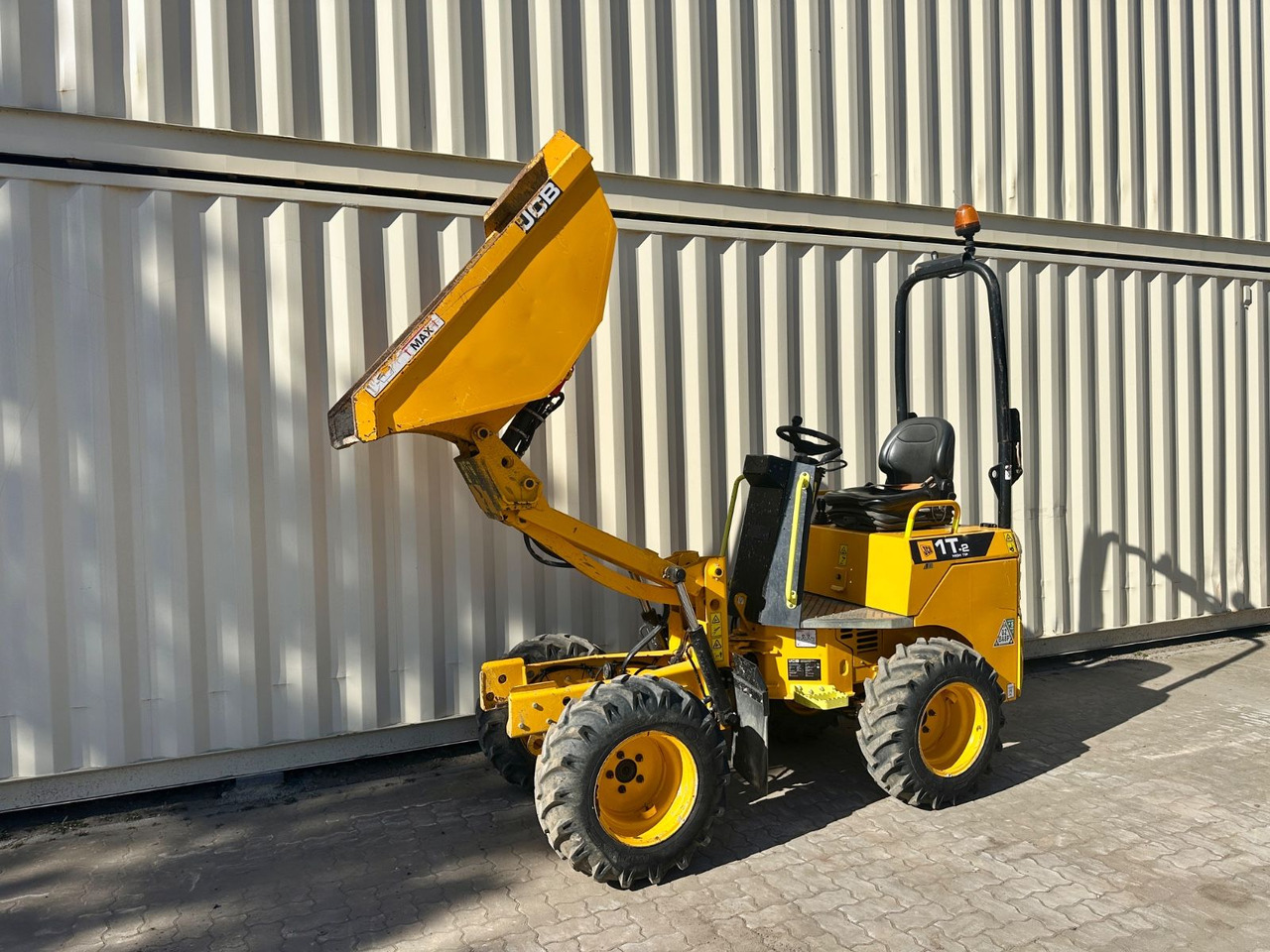 JCB 1T-2 High Tip Dumper, 674 Bh, 1.000 KG - Tombador: foto 1 JCB 1T-2 High Tip Dumper, 674 Bh, 1.000 KG - Tombador: foto 1