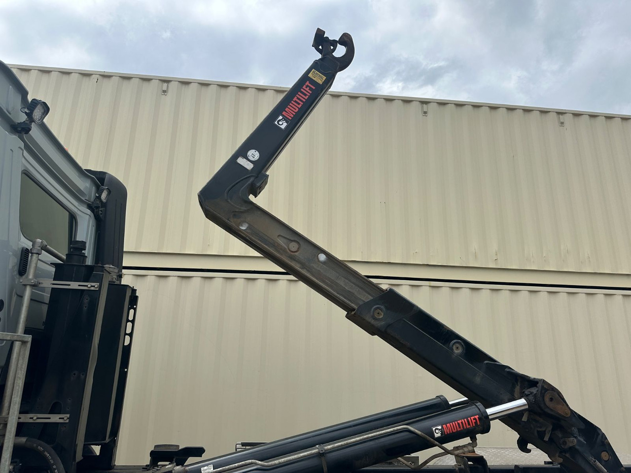 Mercedes-Benz Arocs 2643/Hiab M. /1. Hd /R.St. 3.90m/265.773KM - Camião polibenne: foto 5 Mercedes-Benz Arocs 2643/Hiab M. /1. Hd /R.St. 3.90m/265.773KM - Camião polibenne: foto 5