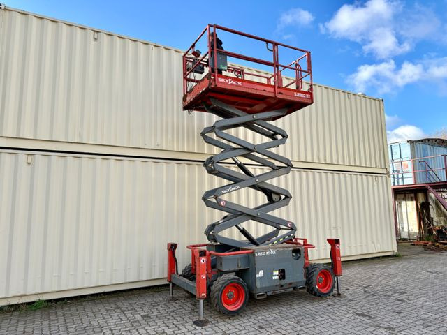 Skyjack SJ6832RT 4x4 Diesel, 11.8 Meter, 1.182 H - Plataforma de Tijera/ Plataforma de tesoura: foto 5 Skyjack SJ6832RT 4x4 Diesel, 11.8 Meter, 1.182 H - Plataforma de Tijera/ Plataforma de tesoura: foto 5