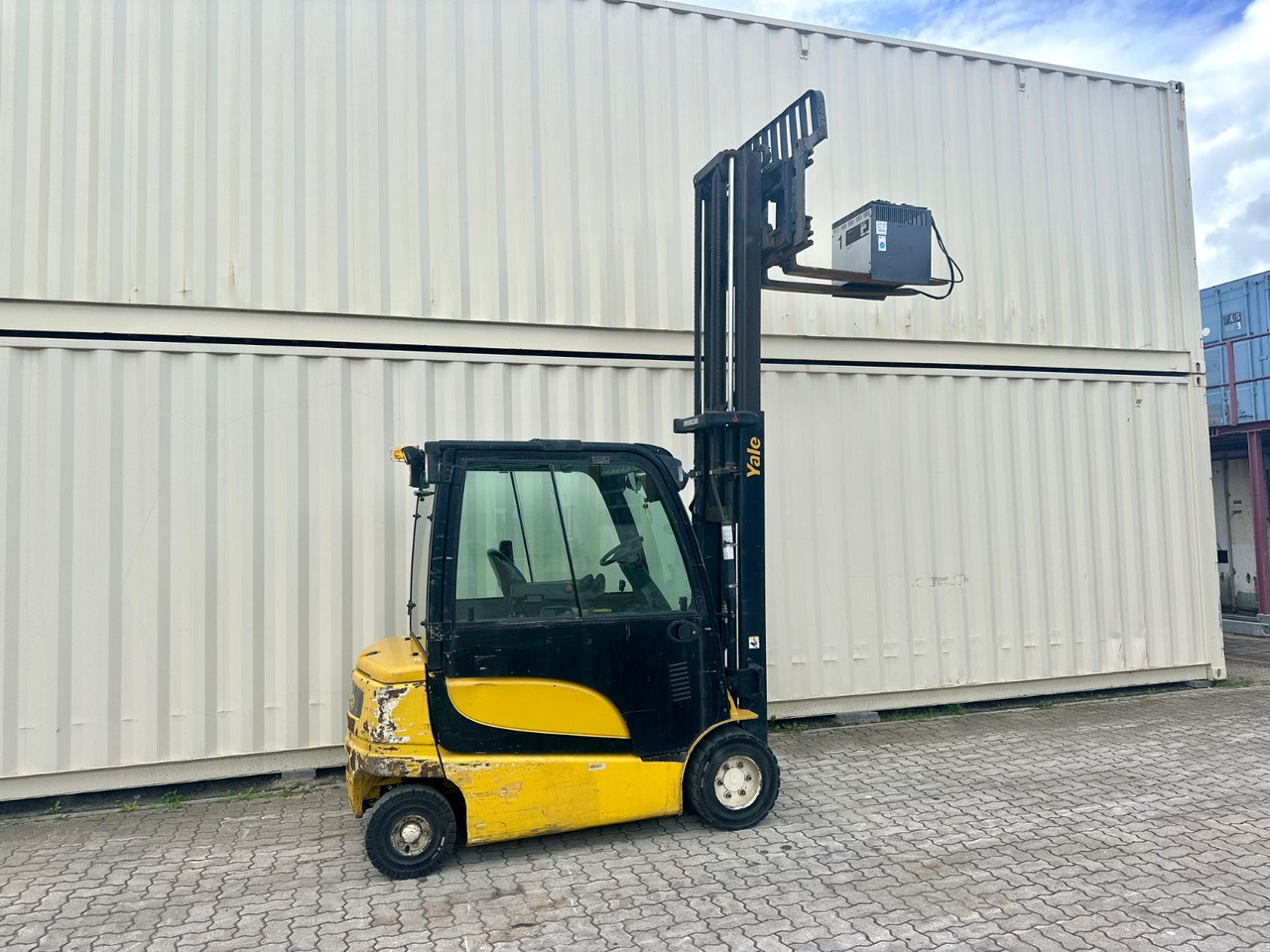 Yale ERP30VL / Seitenschieber + Zinkenverstellung - Empilhadeira elétrica: foto 5 Yale ERP30VL / Seitenschieber + Zinkenverstellung - Empilhadeira elétrica: foto 5