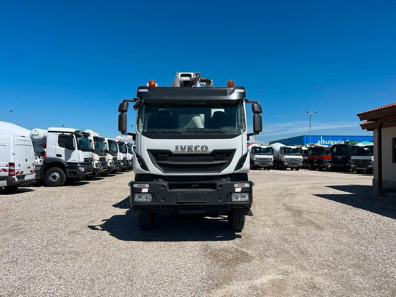 Iveco TRAKKER 500 CIFA MAGNUM MK32L - Autobomba de betão: foto 2 Iveco TRAKKER 500 CIFA MAGNUM MK32L - Autobomba de betão: foto 2