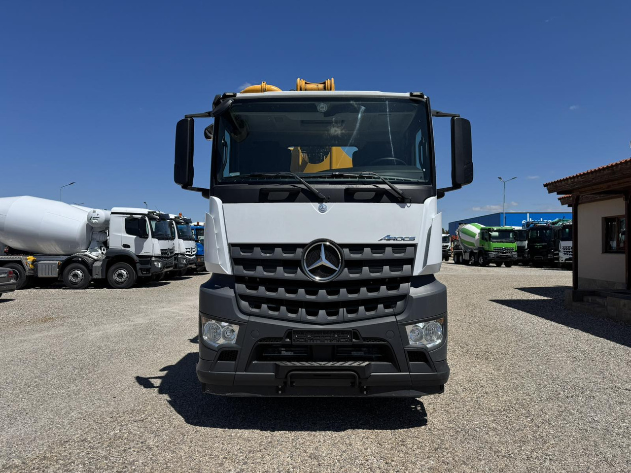 MERCEDES-BENZ AROCS 4442 SCHWING S43SX - Autobomba de betão: foto 2 MERCEDES-BENZ AROCS 4442 SCHWING S43SX - Autobomba de betão: foto 2