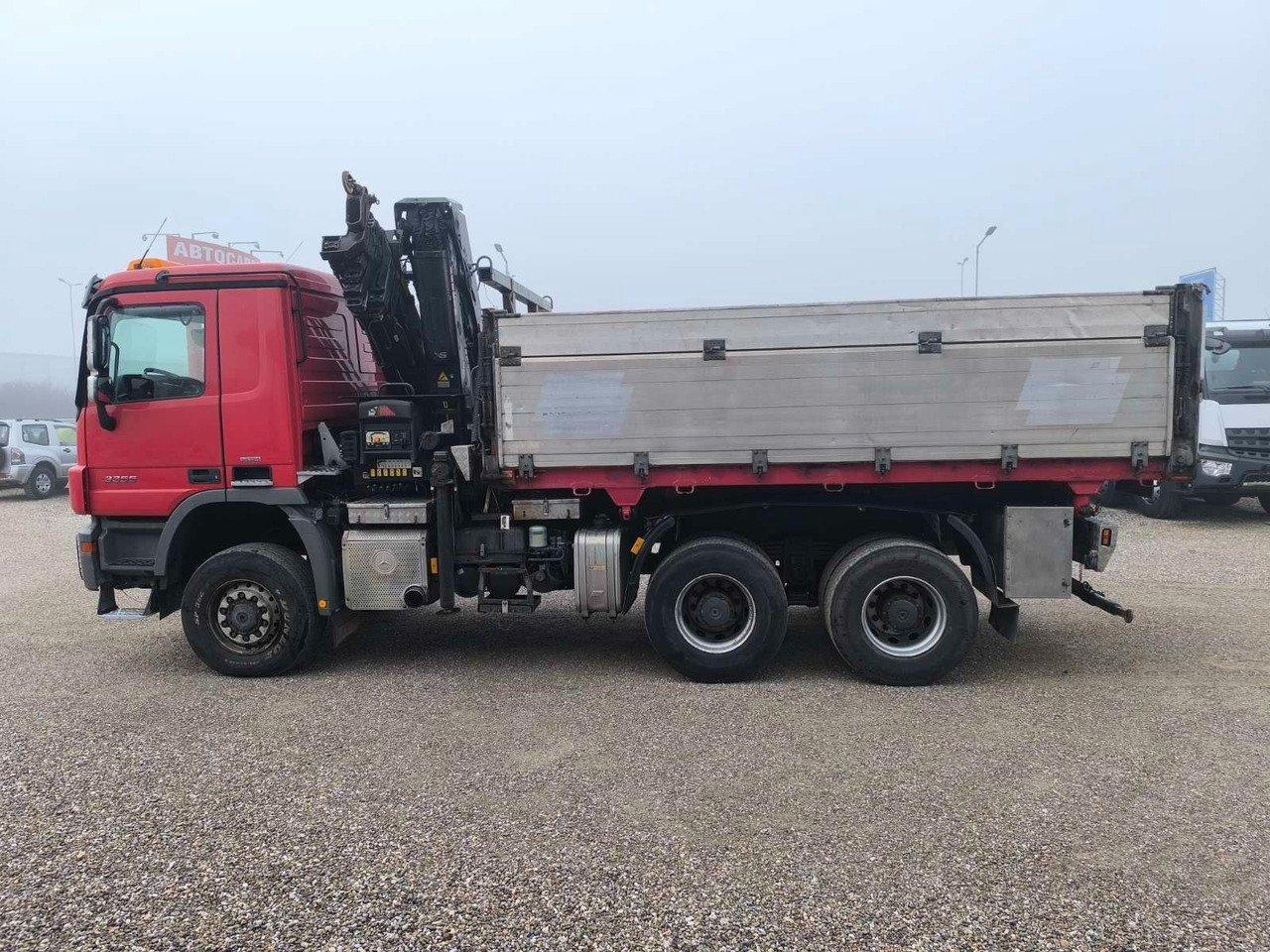 Mercedes-Benz ACTROS 3355 V8 6X6 HIAB 211 EP-5 HIPRO - Camião basculante, Camião grua: foto 4 Mercedes-Benz ACTROS 3355 V8 6X6 HIAB 211 EP-5 HIPRO - Camião basculante, Camião grua: foto 4