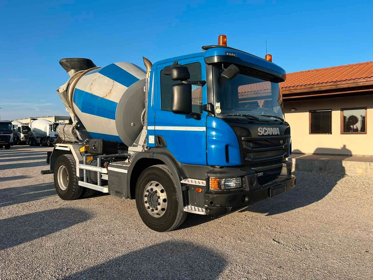 Scania P320 LIEBHERR 4M3 - Camião betoneira: foto 1 Scania P320 LIEBHERR 4M3 - Camião betoneira: foto 1
