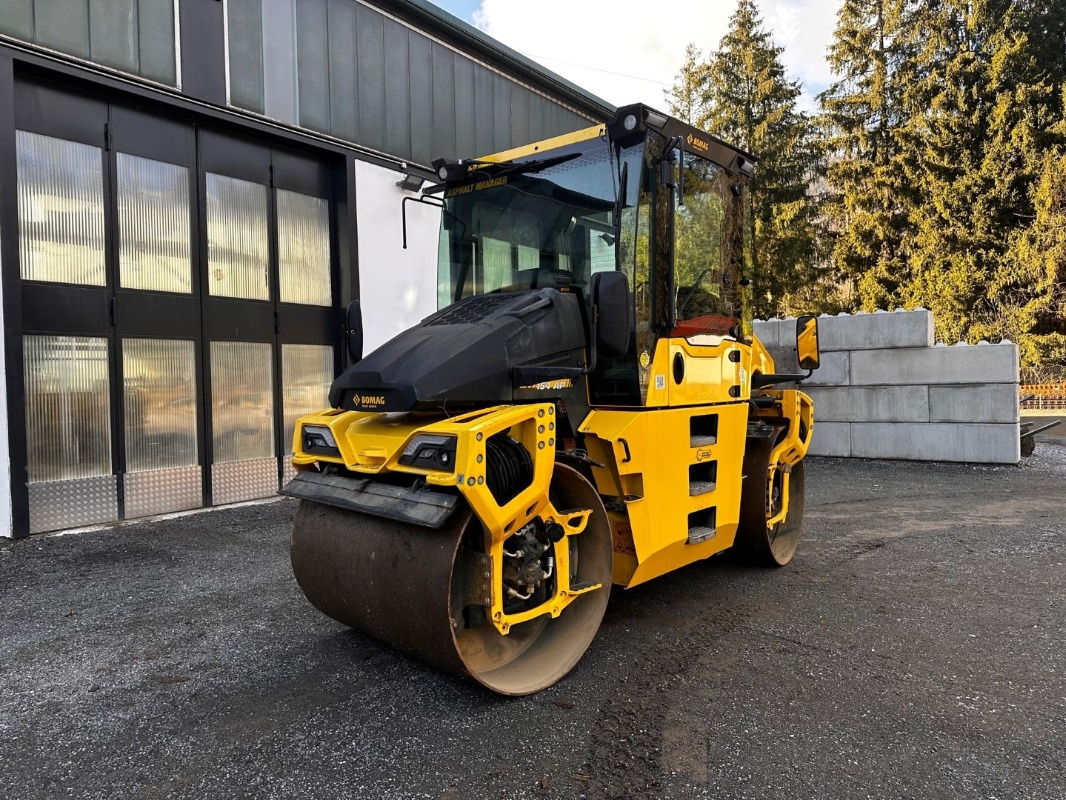 BOMAG DE BW 154 AP-5 AM - Compactador de asfalto: foto 1 BOMAG DE BW 154 AP-5 AM - Compactador de asfalto: foto 1